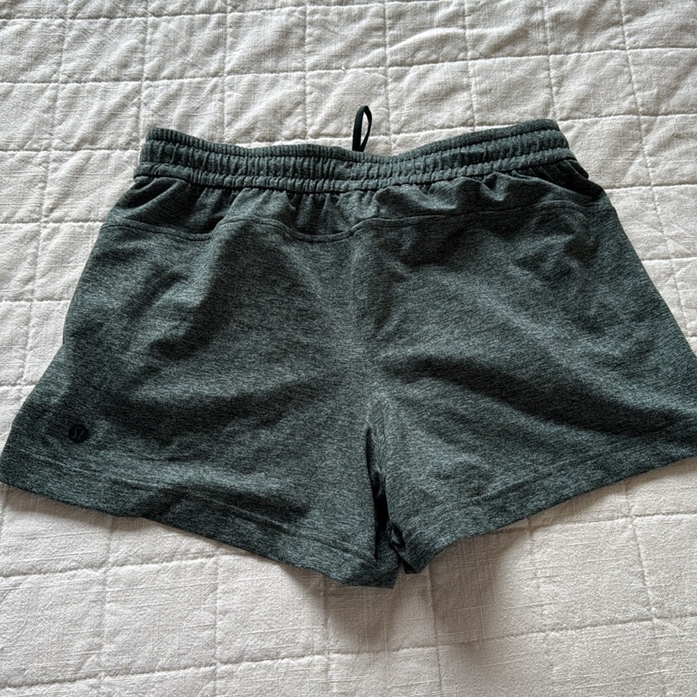 Lululemon Soft Jersey Relaxed Fit Mid-Rise Short 4” - Picture 2 of 3